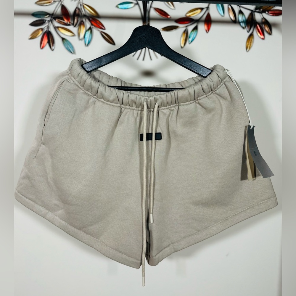 FEAR OF GOD ESSENTIALS SWEATSHORTS !!!